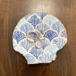 Blue and White Decorative Shell Dish